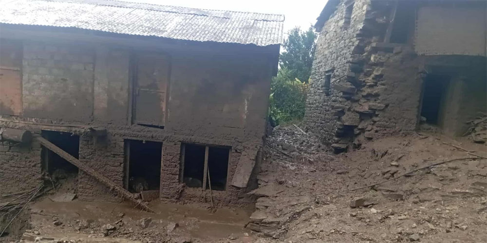 ढुङ्गा माटोसहितको लेदो पस्दा उत्तरी गोरखाका ५ घरमा क्षति